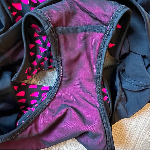 Torrid Bikini Pin-Up-Girl Style Hot Pink Black like NEW lazer  cut 14 16 - Picture 9 of 13